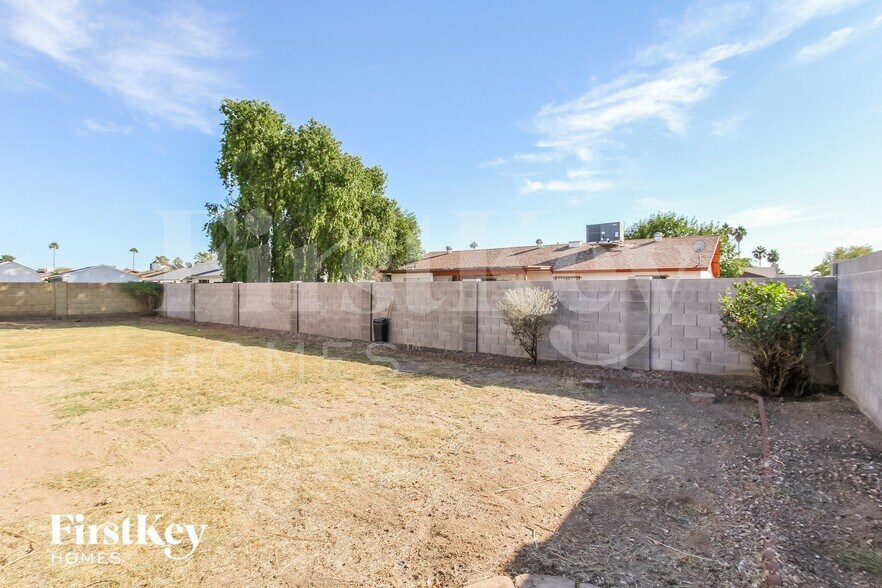 Building Photo - 5031 W Windrose Dr