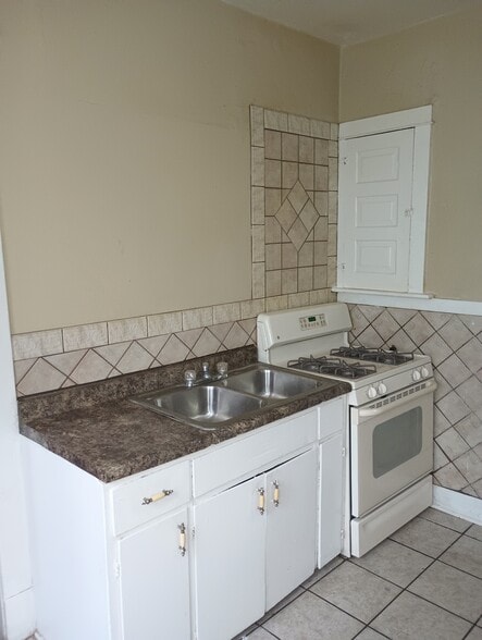 Kitchen - 1256 Jefferson Ave SE