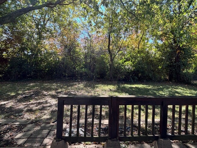 Building Photo - Spacious 3 bedroom home with large backyard deck!