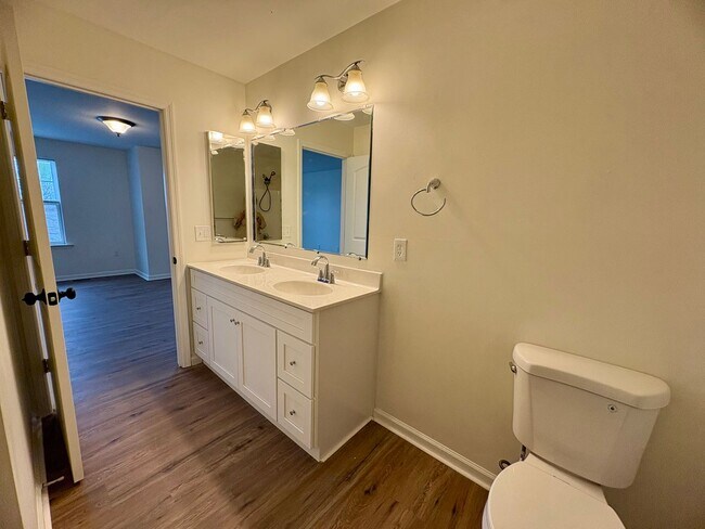 Building Photo - 3 Bedroom 2.5 Bathroom Townhome in Mechanicsburg!