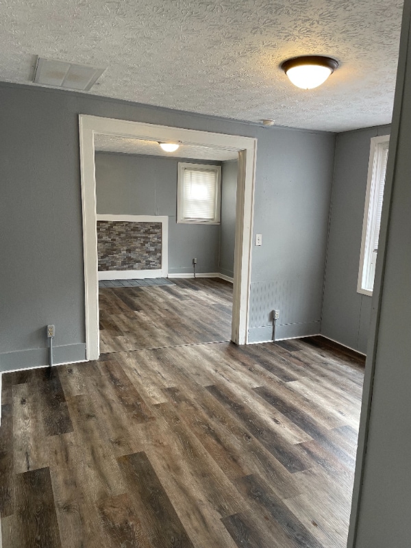 Building Photo - 830 W 5th St