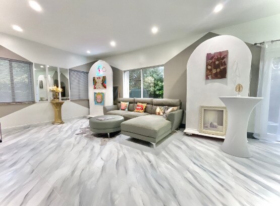 Building Photo - 1102 NW 26th St