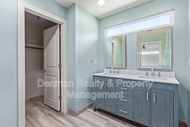 Building Photo - 1513 E Earll Dr
