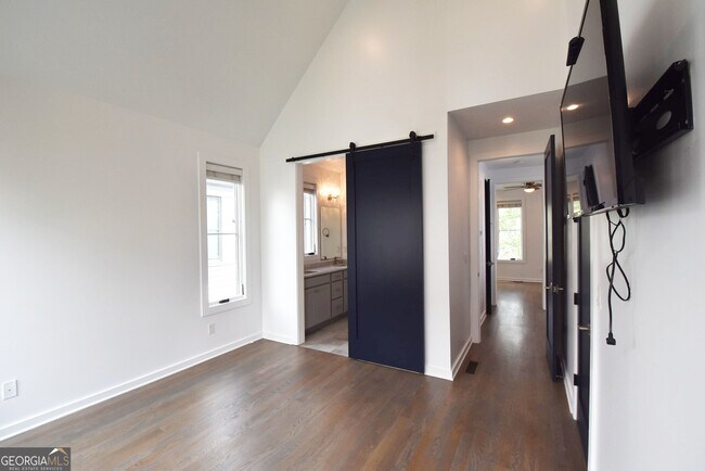 Building Photo - 195 Breakspear Ln