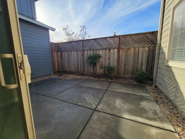 Building Photo - 2388 Vera Dr