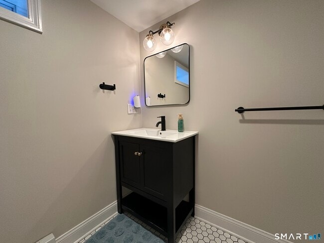 Building Photo - 2 Hurd St