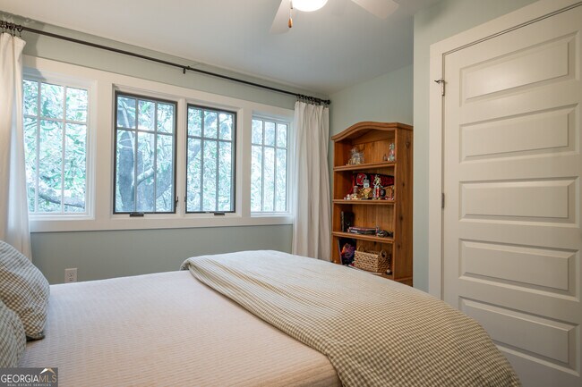 Building Photo - 290 Milledge Cir