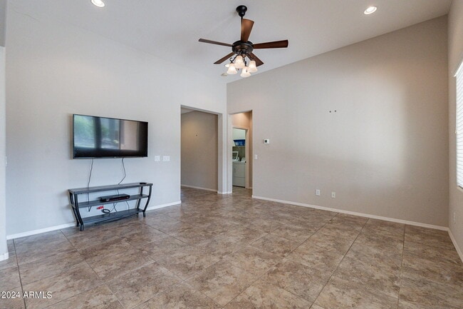 Building Photo - 2623 E San Mateo Dr