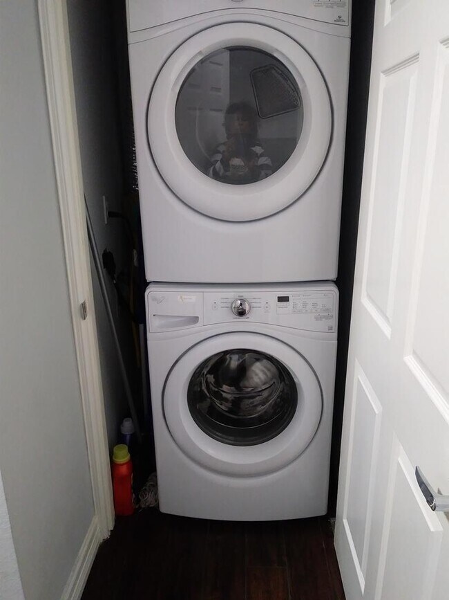 Building Photo - 125 E Morningside Dr