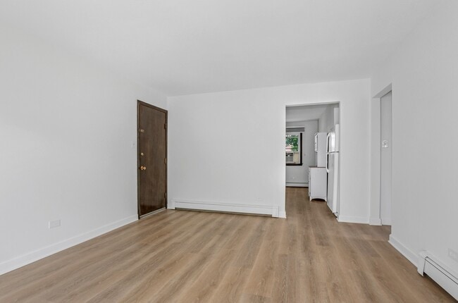 Building Photo - 15290 El Cameno Terrace