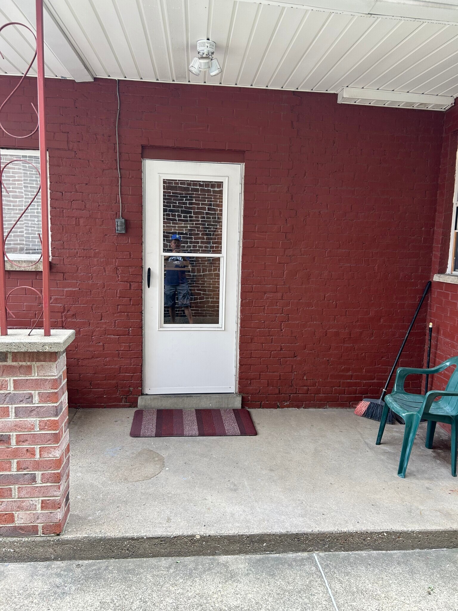 Private rear entry - 9 Oakland Sq