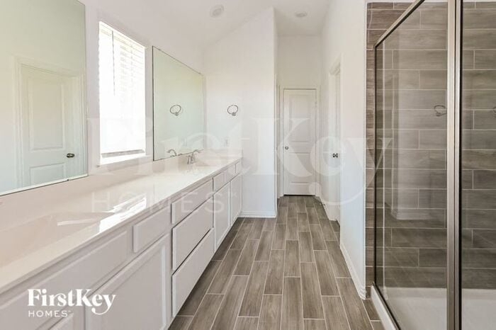 Building Photo - 14907 Lake Shore Ave