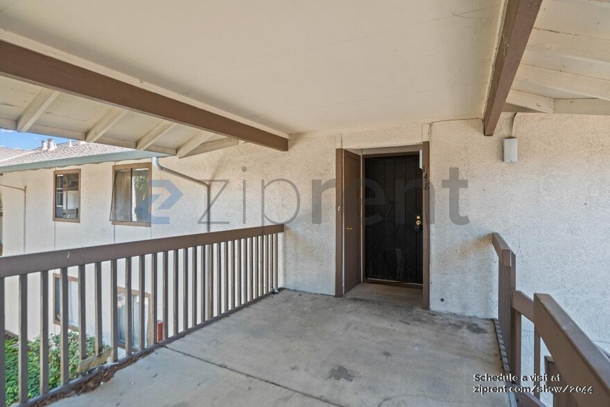 Building Photo - 2400 Horizon Ln