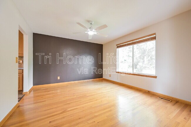 Building Photo - 9865 Glenstone Trail