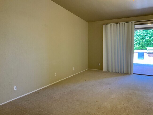 Building Photo - Great home on quiet cut-de-sac