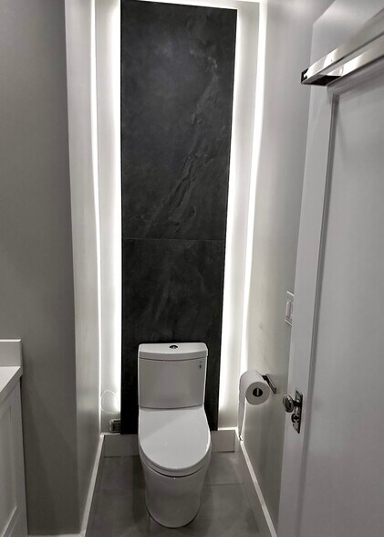 Bath room - 645 San Jose Ave