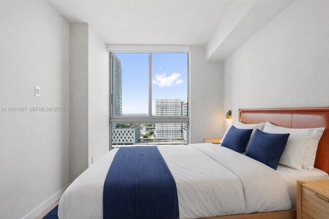 Building Photo - 11 NE 6th St