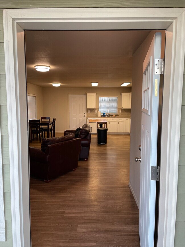 Building Photo - 601 S Kent St