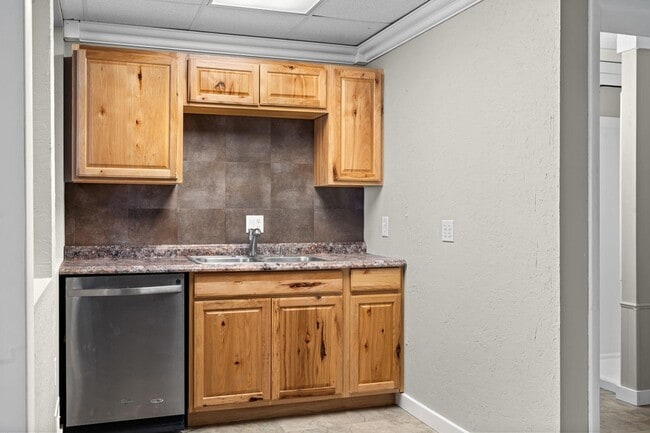 Building Photo - 1 Woodland Ave