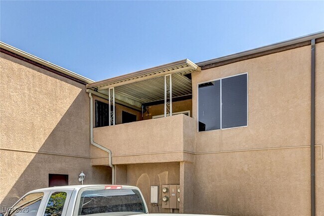 Building Photo - 1544 Hialeah Dr