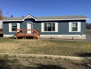 Building Photo - New 3 bedroom, 2 bath home