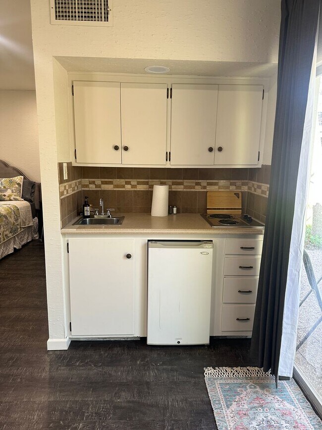 Building Photo - Cottage on Elm Creek;  fully furnished, all bills paid!