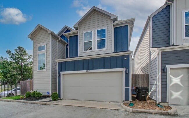 Building Photo - 1221 W Tidwell Rd