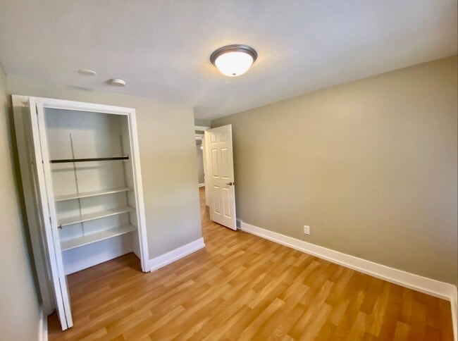 Building Photo - Stunning Bi-Level 3 Bedroom Home in Forest...