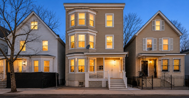 Building Photo - 791 S 15th St