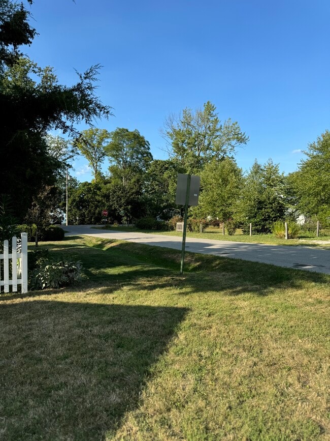 Building Photo - 220 Morton Rd