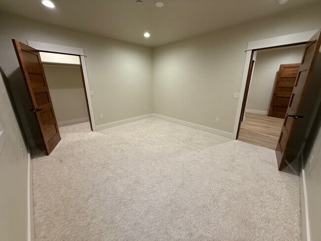 Building Photo - 45 Spain Bridge Cir Dr