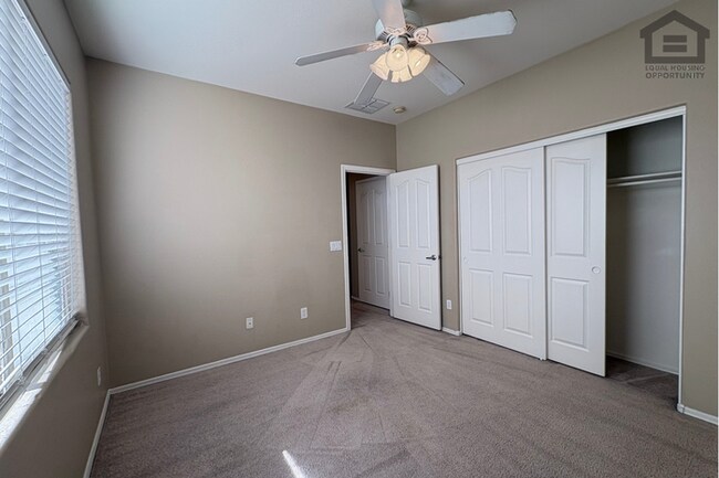 Building Photo - 4Bed/2.5 Bath House at Greenway/75th Ave! Ready for Immediate Move-In! -- Gated Community!
