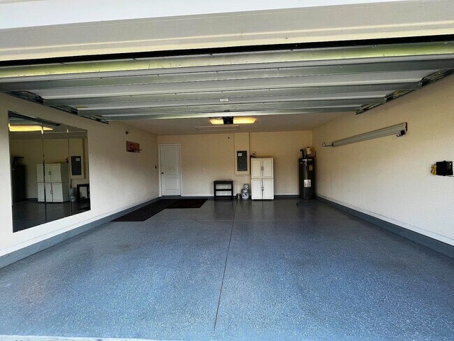 Building Photo - 4/2 with Community Amenities