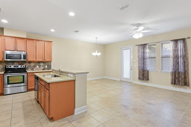 Building Photo - Savannah Park 3 bedroom townhouse