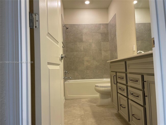 Building Photo - 2151 Appleton Cir S