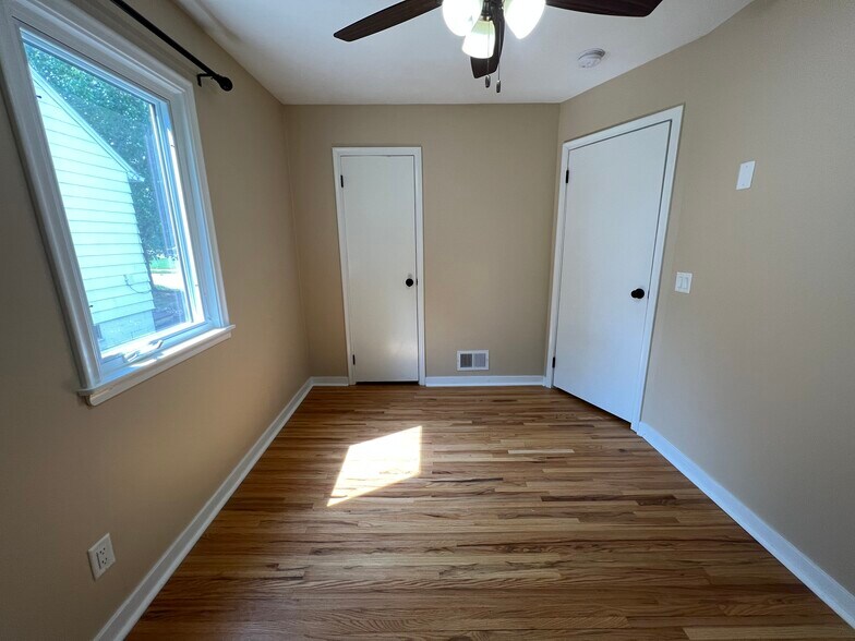 Building Photo - 114 10 1/4 St SE