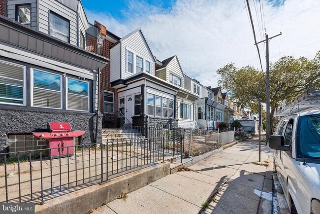 Building Photo - 5743 N 12th St