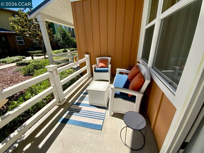 Building Photo - 472 Persimmon Common