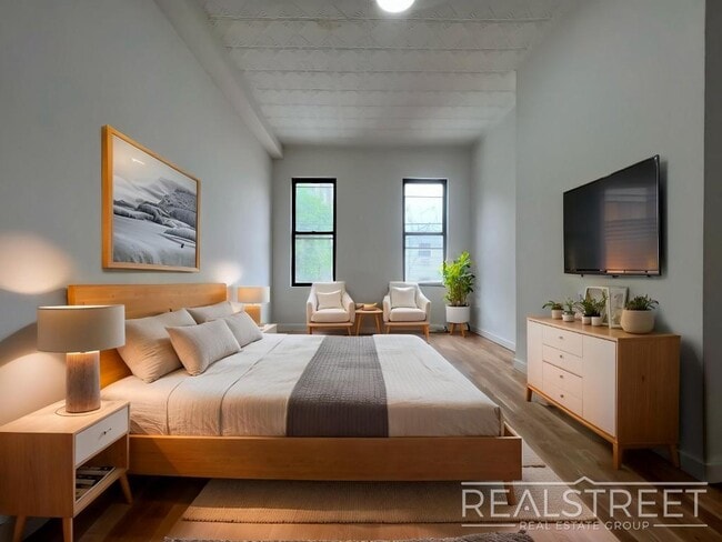 Building Photo - Massive 4BD/4BA Duplex with Office & Priva...