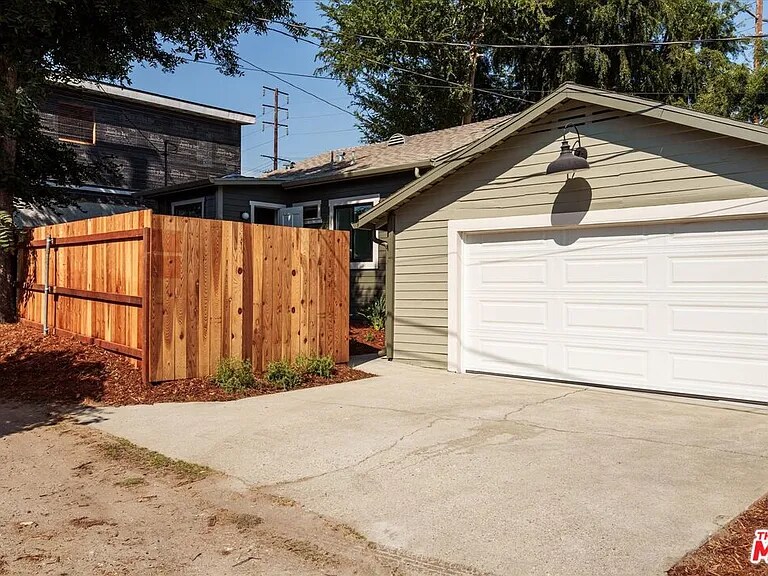 Building Photo - 5031 Townsend Ave