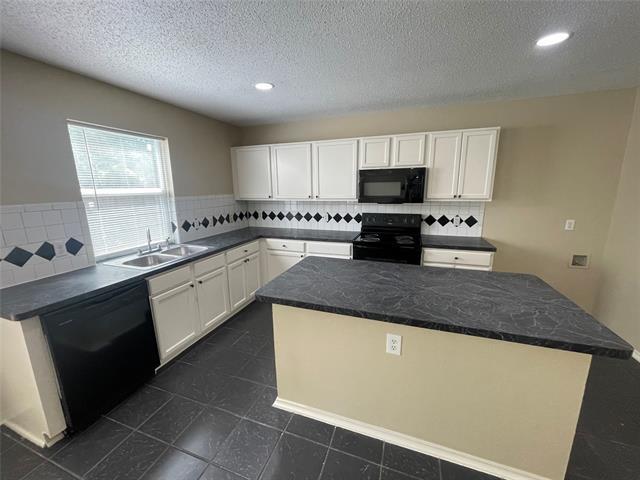 Building Photo - 640 Gibson St