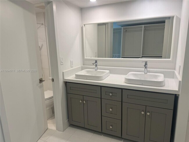 Building Photo - 20505 E Country Club Dr