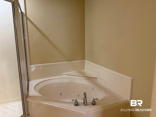 Building Photo - 501 Cotton Creek Dr
