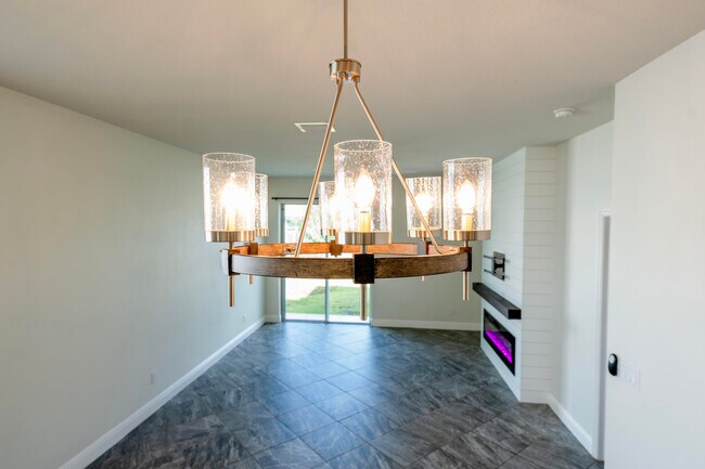 Building Photo - 10885 SW Robbia Way