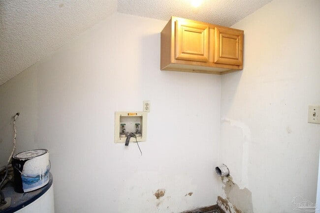 Building Photo - 8113 Stonebrook Dr