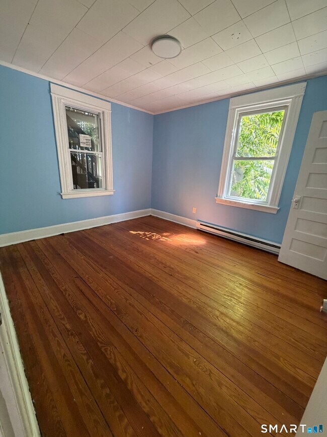 Building Photo - 61 Lounsbury St