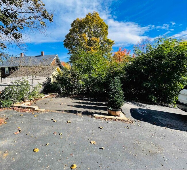 Building Photo - 17 Arch St