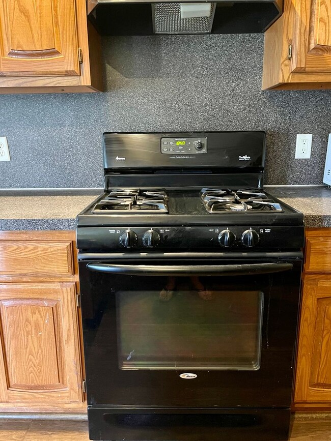 Building Photo - BIXBY SCHOOLS!! Charming Home w/fireplace.