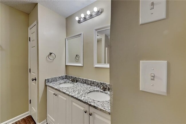 Building Photo - 3553 Hogan Dr NW