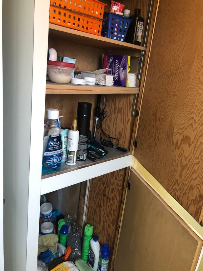 Building Photo - 3 Bed/ 2 Bathroom Town House in Santa Cruz
